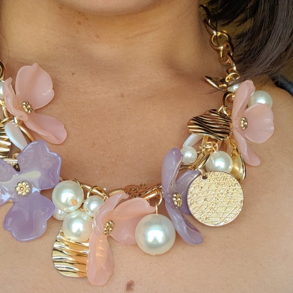 Stunning Statement Necklace - Picture 6 of 8